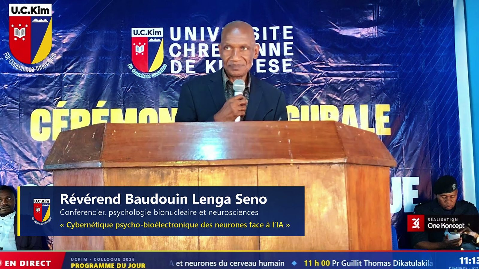 Le Révérend Baudouin Lenga Seno au pupitre